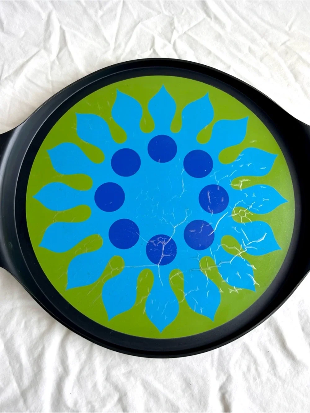 Rubbermaid Retro Round Lazy Susan Tray with Blue Floral Sunburst on Green